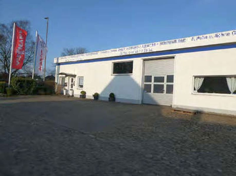 Foto 20 von 139 — Wohnhaus, Werkstattgebäude, 2 Garagen und Zuwegung in Quickborn
