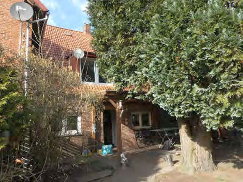 Foto 2 von 139 — Wohnhaus, Werkstattgebäude, 2 Garagen und Zuwegung in Quickborn