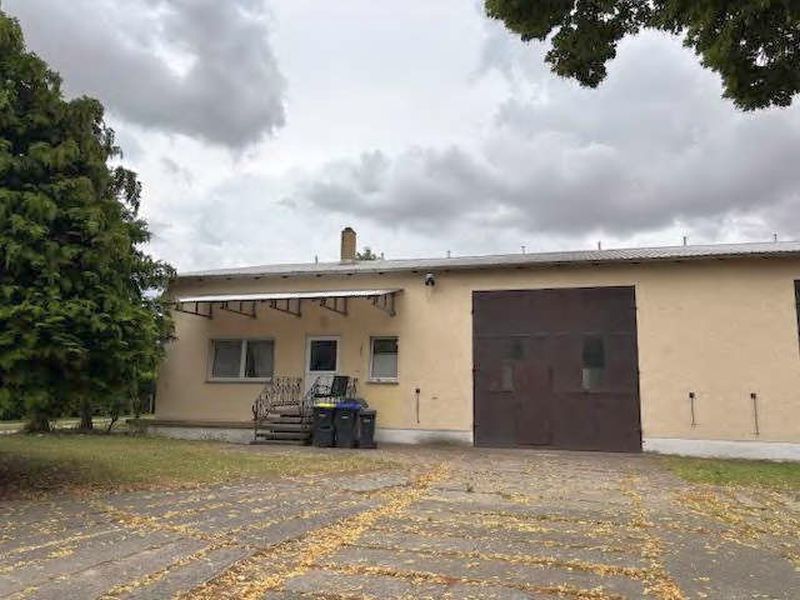 Foto 4 von 32 — Büro-/Werkstatt- und Lagergebäude in Altentreptow