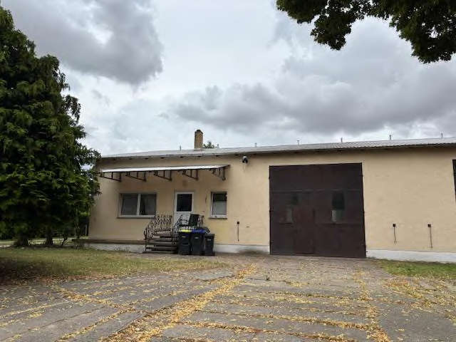 Foto 16 von 32 — Büro-/Werkstatt- und Lagergebäude in Altentreptow