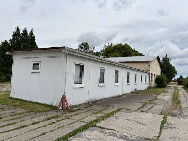 Foto 19 von 32 — Büro-/Werkstatt- und Lagergebäude in Altentreptow