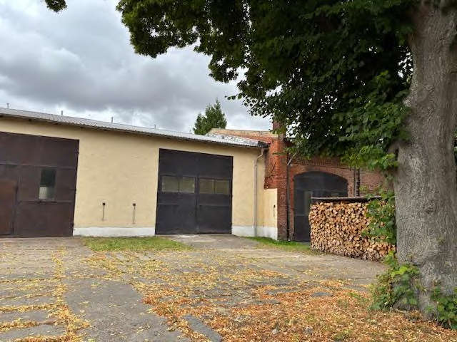 Foto 15 von 32 — Büro-/Werkstatt- und Lagergebäude in Altentreptow