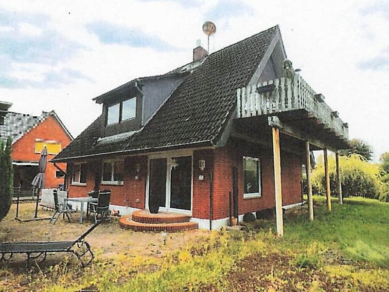 Foto 1 von 6 — Einfamilienhaus mit Einliegerwohnung und Garage in Westerau