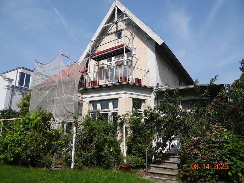 Foto 3 von 28 — Wohnhaus mit Nebengebäude in Wedel