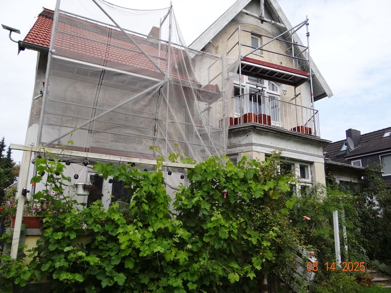 Foto 1 – Wohnhaus mit Nebengebäude in Wedel