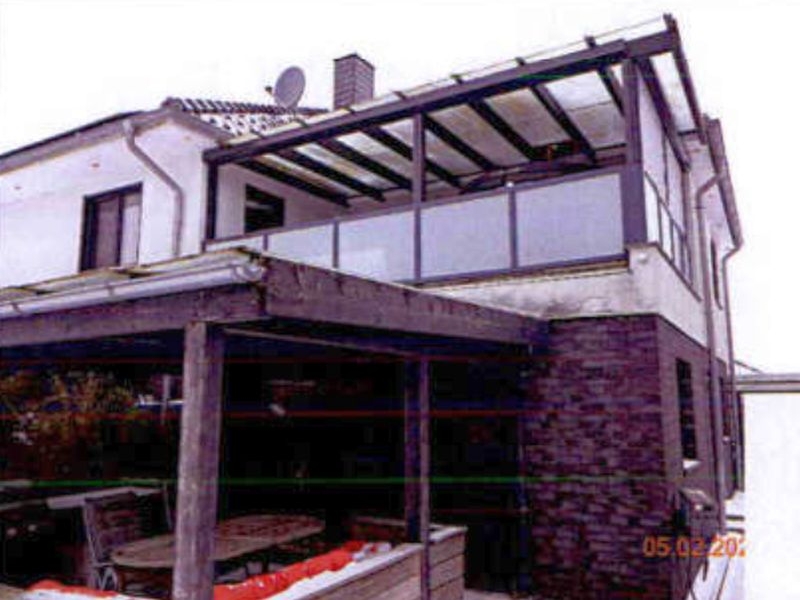 Foto 1 von 9 — Einfamilienhaus mit Einliegerwohnung, Garage und Carport in Hohenwestedt