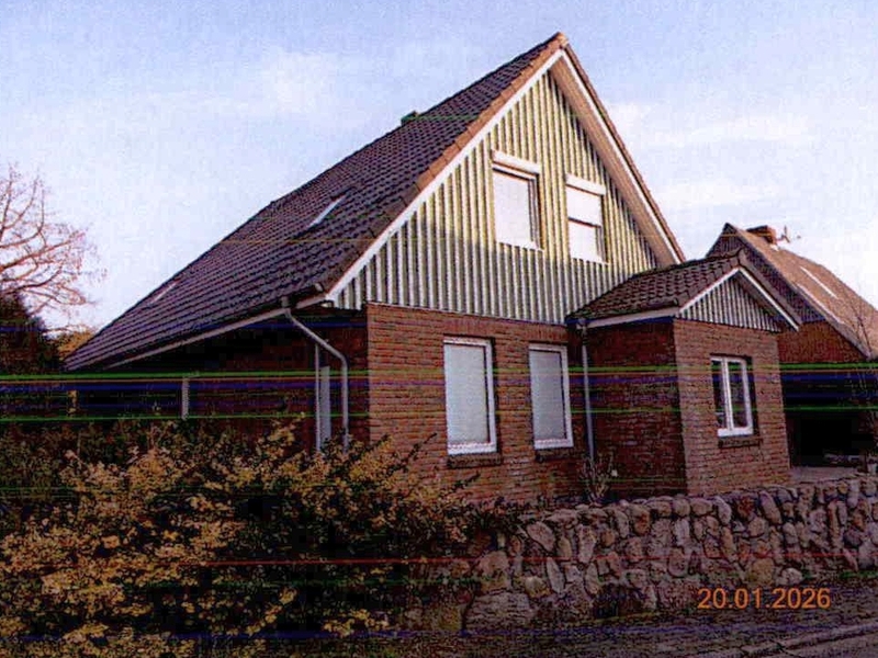 Foto 1 von 37 — Wohnhaus mit Carport und 2 Gartenhütten in Reher