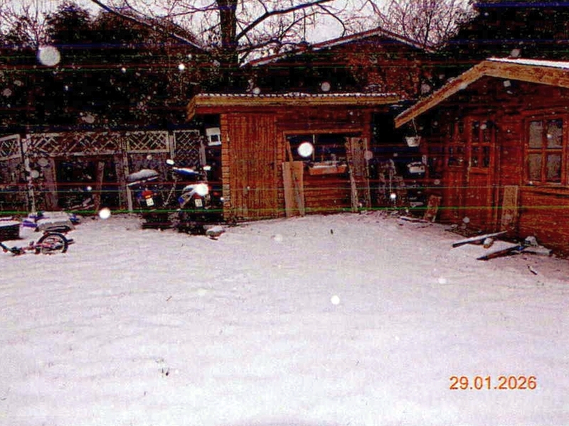 Foto 3 von 37 — Wohnhaus mit Carport und 2 Gartenhütten in Reher