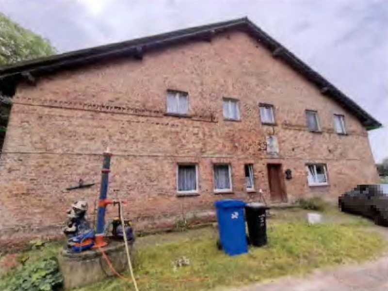 Foto 1 von 7 — Scheunengebäude mit Wohnteil, Gartenland, Acker-/Grün-/Waldflächen in Gingst