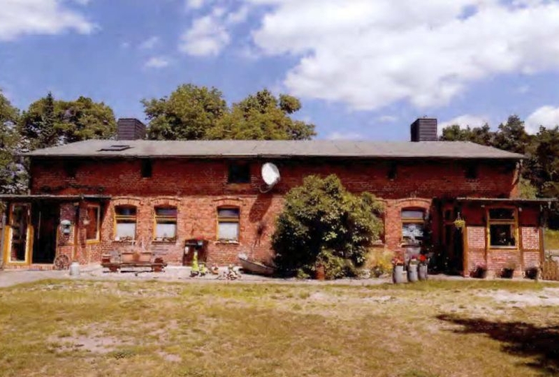 Foto 3 von 10 — Zweifamilienhaus mit Nebengebäuden in Wilhelmsburg OT Eichhof