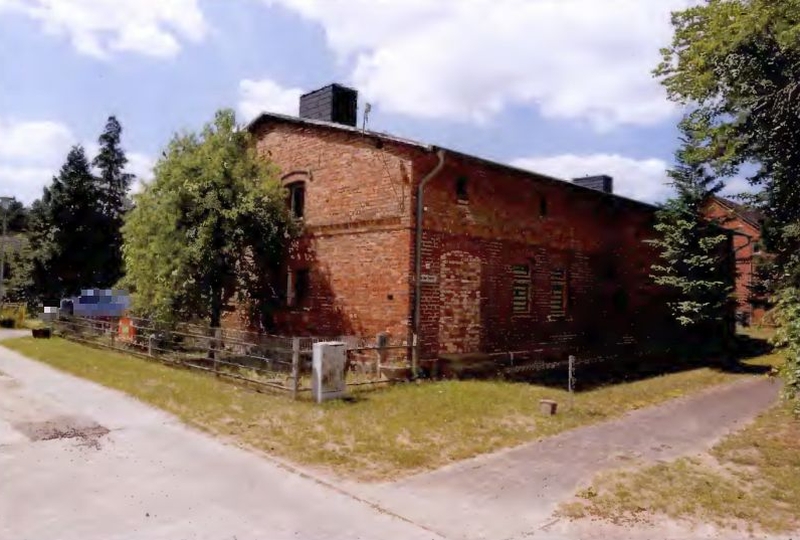 Foto 2 von 10 — Zweifamilienhaus mit Nebengebäuden in Wilhelmsburg OT Eichhof