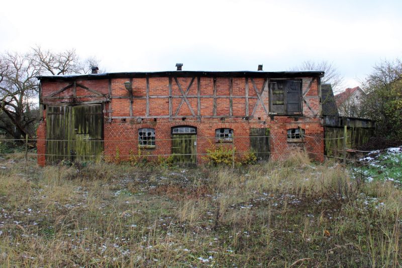 Foto 3 von 11 — Wohnhaus mit Nebengebäuden und unbebaute Grundstücke in Neubrandenburg
