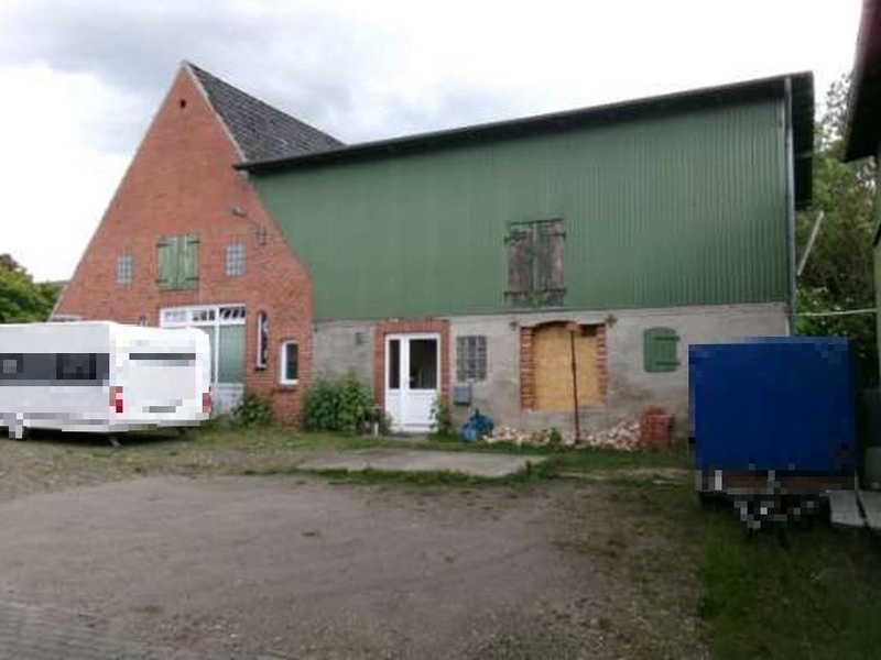 Foto 1 von 5 — Wohn-/ehemaliges Wirtschaftsgebäude mit Halle/Scheune in Dätgen