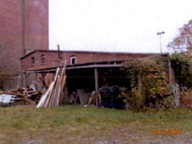 Foto 1 von 6 — Bebautes Grundstück (Kfz-Werkstatt, abgängiges Wohn-/Hallengebäude) in Itzehoe