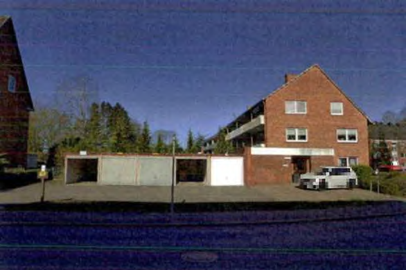 Foto 6 von 18 — Mehrfamilienhaus mit Flachdachanbau und Garagen in Itzehoe