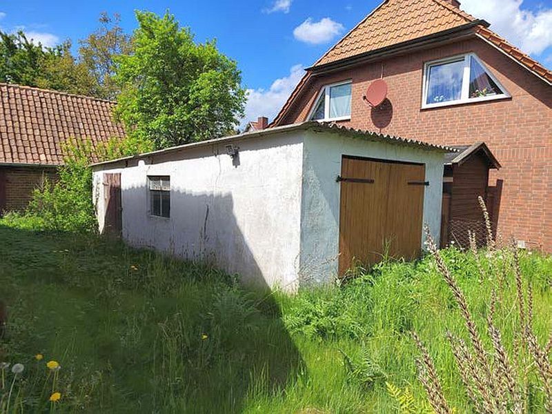 Foto 1 von 5 — Einfamilienhaus mit 2 Nebengebäuden und Ackerland in Kuhstorf