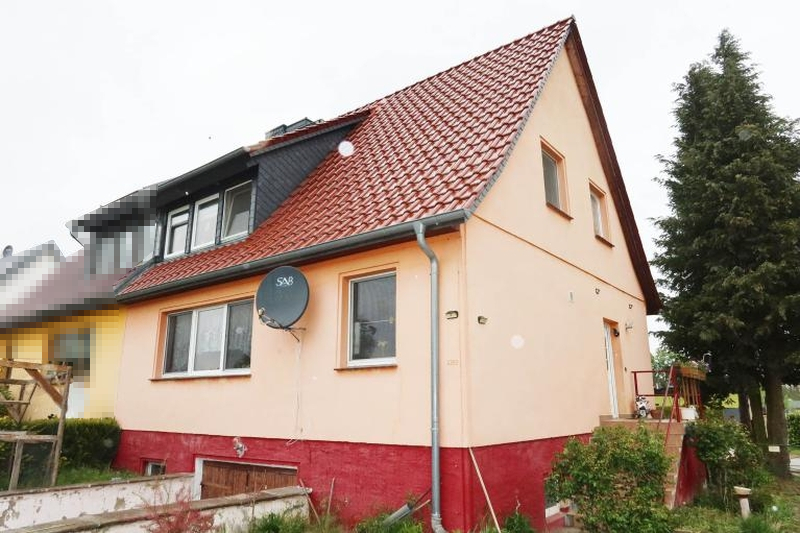 Foto 1 von 5 — Doppelhaushälfte mit Nebengebäude in Lassan