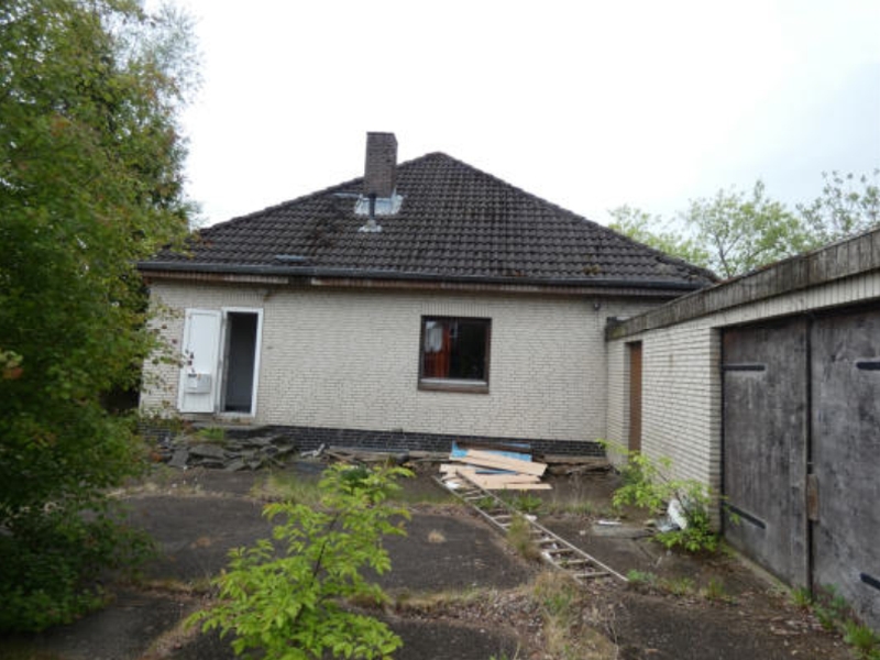 Foto 1 von 8 — Einfamilienhaus nebst 2 Garagen in Hochdonn