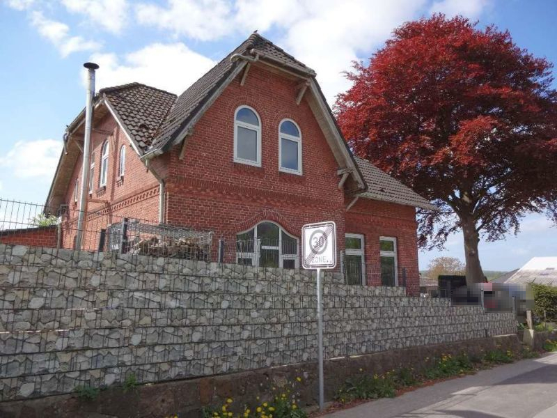 Foto 1 von 8 — Einfamilienhaus nebst Anbau und Carport in Wohlde