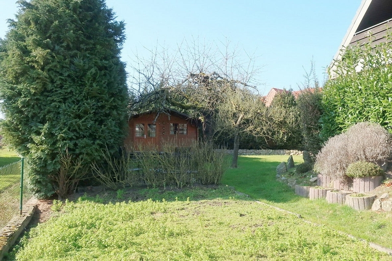 Foto 5 von 51 — Einfamilienhaus mit Carports/Überdachungen, Holzgartenhaus u.a. in Bäk