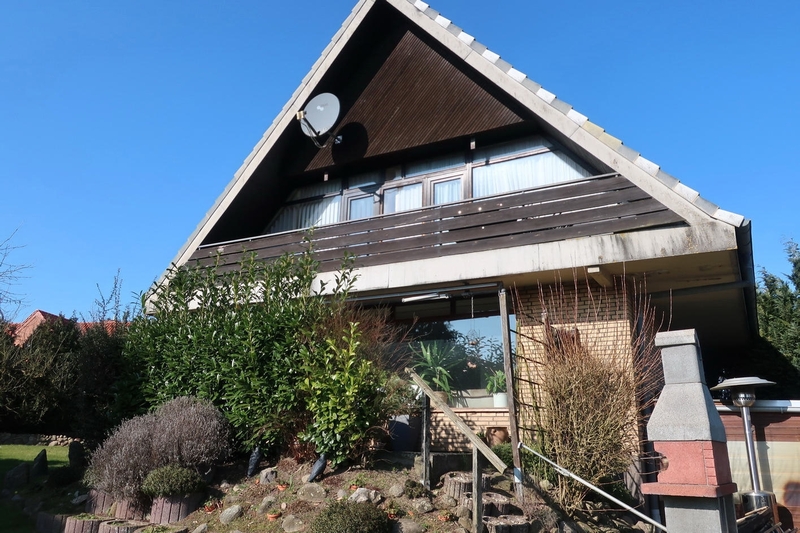 Foto 2 von 51 — Einfamilienhaus mit Carports/Überdachungen, Holzgartenhaus u.a. in Bäk