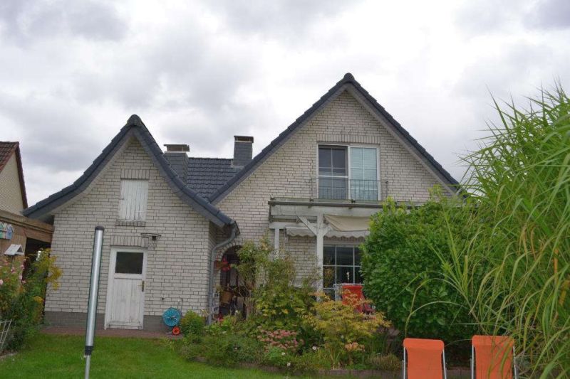 Foto 3 von 60 — Einfamilienwohnhaus mit Carport in Preetz