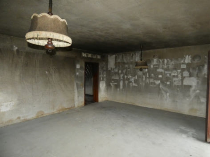 Foto 12 von 24 — Einfamilienwohnhaus (erheblicher Brandschaden) nebst Doppelgarage in Weddingstedt
