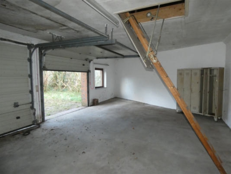 Foto 20 von 24 — Einfamilienwohnhaus (erheblicher Brandschaden) nebst Doppelgarage in Weddingstedt