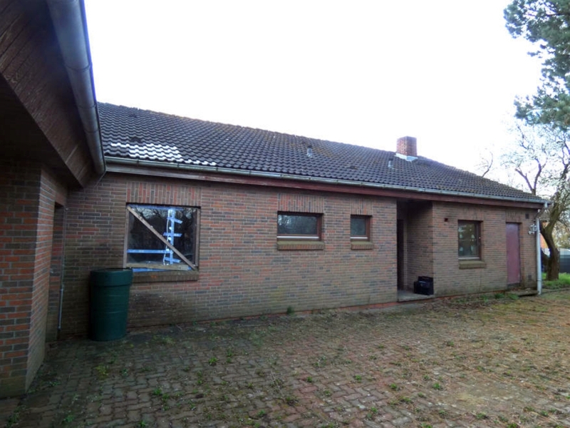 Foto 5 von 24 — Einfamilienwohnhaus (erheblicher Brandschaden) nebst Doppelgarage in Weddingstedt