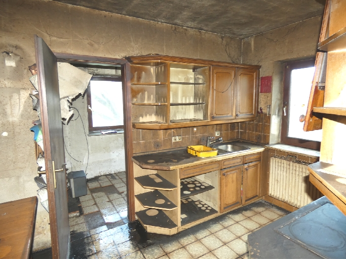Foto 11 von 24 — Einfamilienwohnhaus (erheblicher Brandschaden) nebst Doppelgarage in Weddingstedt