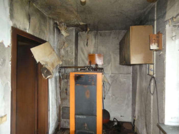 Foto 18 von 24 — Einfamilienwohnhaus (erheblicher Brandschaden) nebst Doppelgarage in Weddingstedt