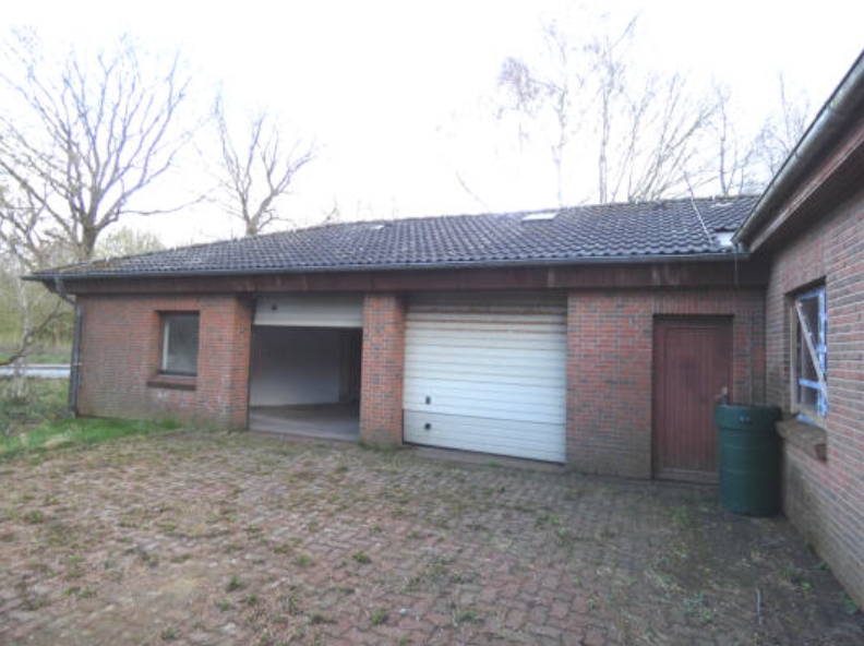Foto 7 von 24 — Einfamilienwohnhaus (erheblicher Brandschaden) nebst Doppelgarage in Weddingstedt