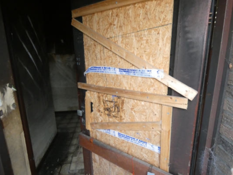 Foto 21 von 24 — Einfamilienwohnhaus (erheblicher Brandschaden) nebst Doppelgarage in Weddingstedt