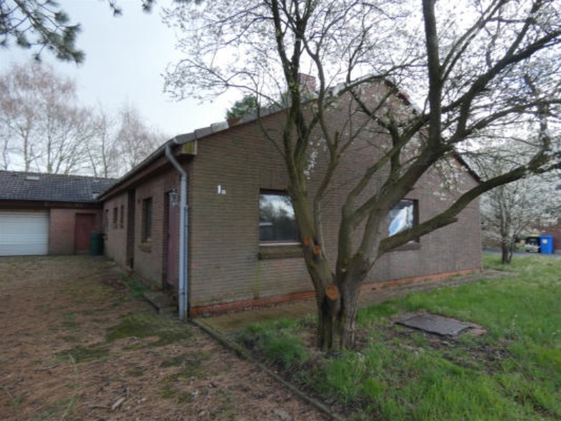 Foto 10 von 24 — Einfamilienwohnhaus (erheblicher Brandschaden) nebst Doppelgarage in Weddingstedt