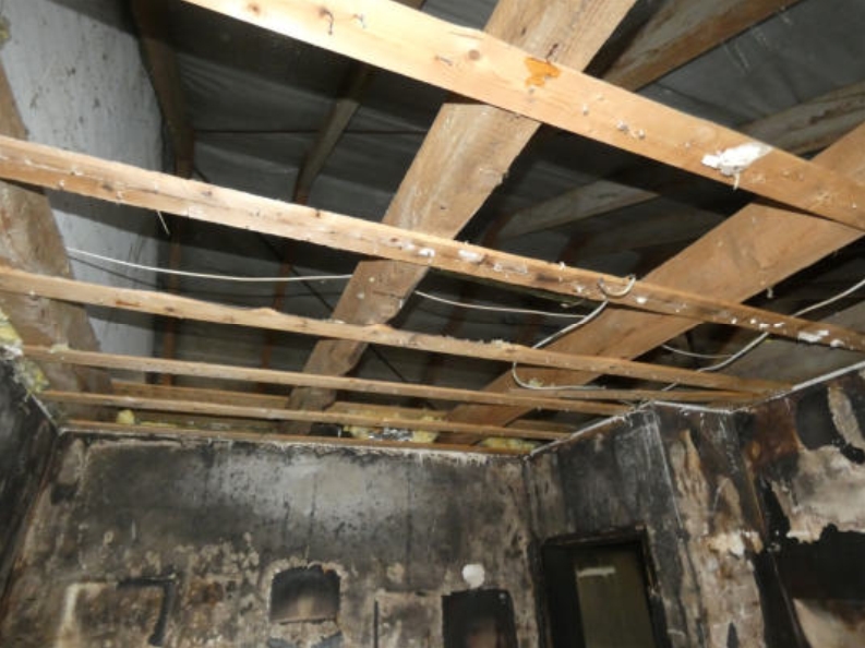 Foto 24 von 24 — Einfamilienwohnhaus (erheblicher Brandschaden) nebst Doppelgarage in Weddingstedt