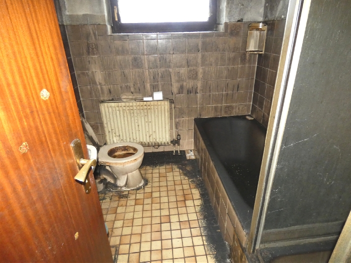 Foto 14 von 24 — Einfamilienwohnhaus (erheblicher Brandschaden) nebst Doppelgarage in Weddingstedt