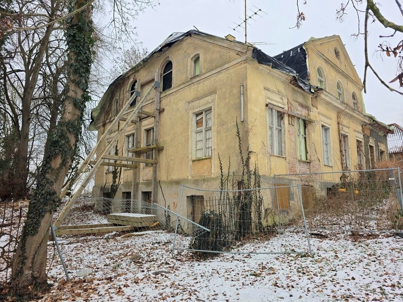 Foto 1 von 46 — Denkmalgeschützte, ehemalige Villa und Ruinen mehrerer Nebengebäude in Demmin