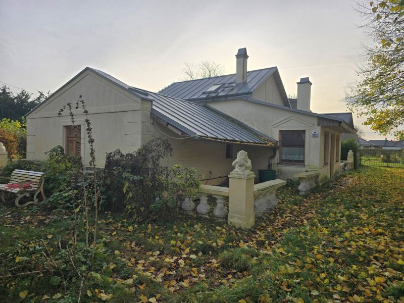 Foto 1 – Einfamilienwohnhaus (denkmalgeschützte ehem. Orangerie) und Nebengebäude in Klausdorf