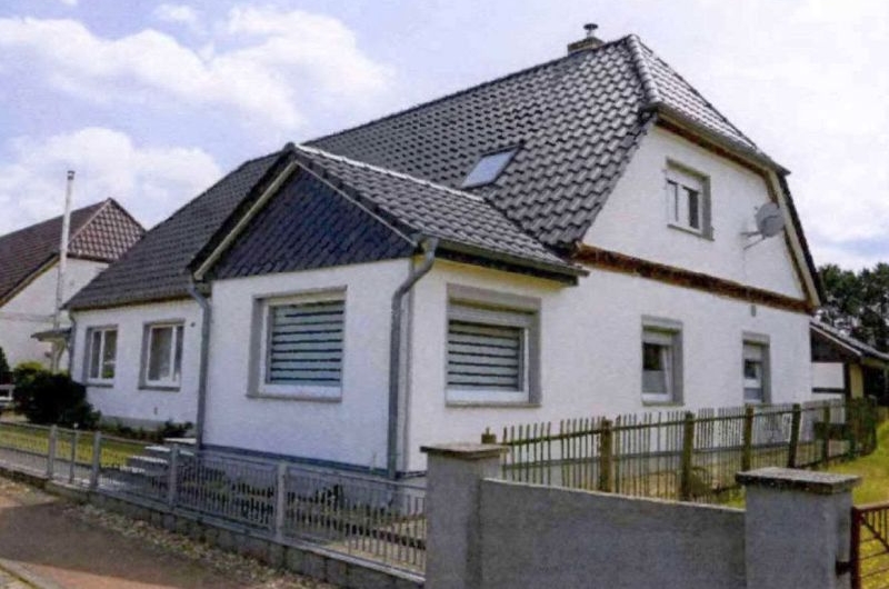 Foto 1 von 17 — Zweifamilienhaus mit mehreren Nebengebäuden in Spornitz
