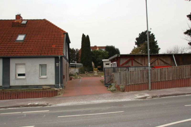 Foto 2 von 4 — Doppelhaushälfte und freistehendes Einfamilienhaus in Dorf Mecklenburg