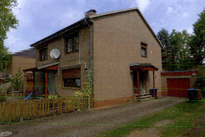Foto 1 von 10 — Zweifamilienhaus mit 2 Garagen in Hohenlockstedt