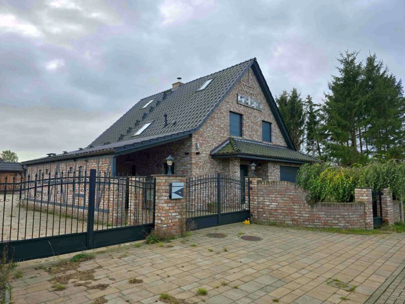 Foto 3 von 19 — Einfamilienhaus mit Garagen in Kramerhof OT Groß Kedingshagen