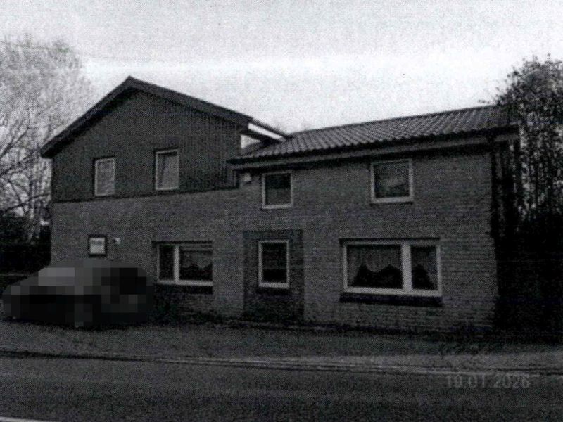 Foto 7 von 7 — Wohnhaus mit Garagen-/Lagergebäude, offener Fahrzeughalle in Schalkholz