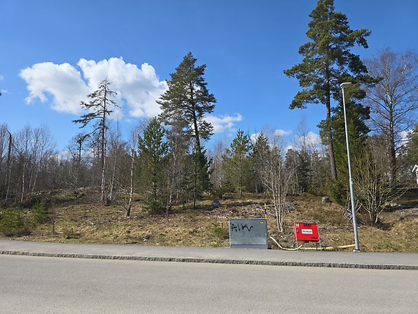 Foto 1 von 3 — Småhusenhet, tomtmark