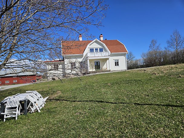 Foto 1 von 12 — Lantbruksenhet, bebyggd (120). Hyreshusenhet, hotell eller restaurangbyggnad (322). Specialenhet, skattefri