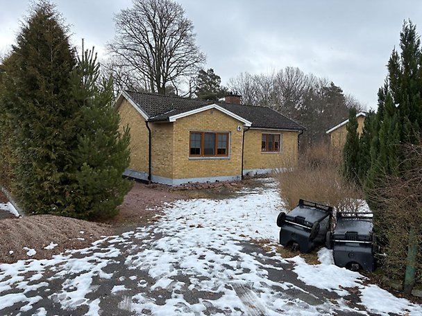 Foto 2 von 6 — Småhusenhet, bebyggd