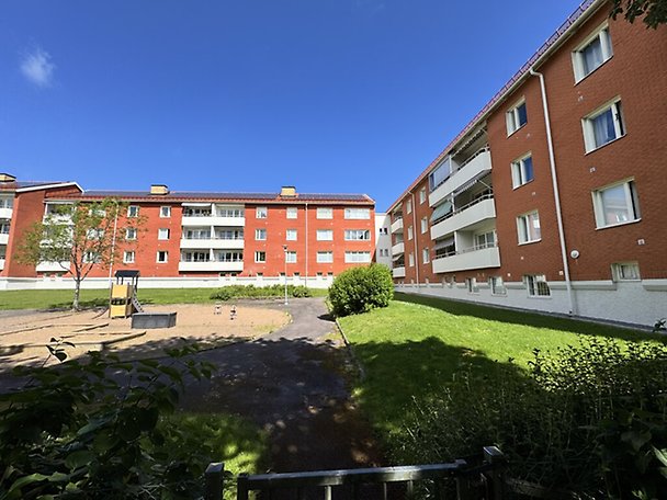 Foto 2 von 3 — Immobilie
