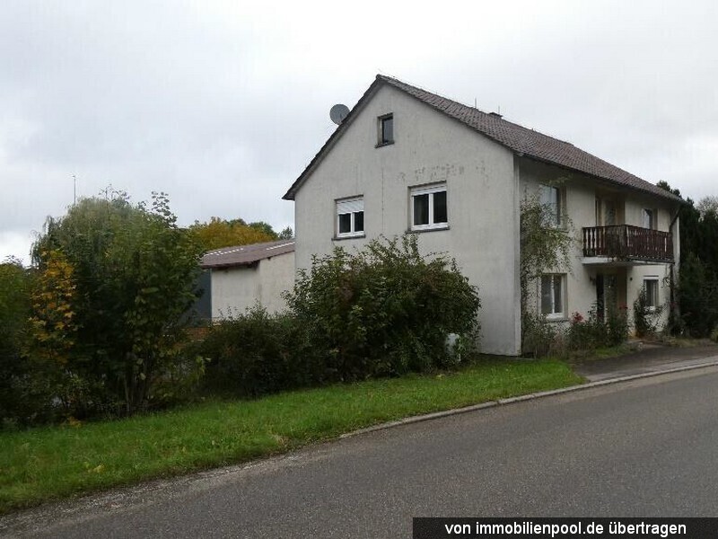 Foto 2 von 7 — Wohnhaus, eingeschossiges Gebäude, Wald- und Landwirtschaftsflächen