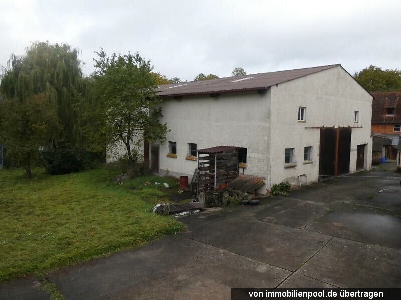 Foto 5 von 7 — Wohnhaus, eingeschossiges Gebäude, Wald- und Landwirtschaftsflächen