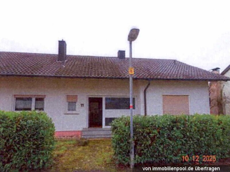 Foto 1 von 5 — Einfamilienhaus mit Einliegerwohnung und Garage